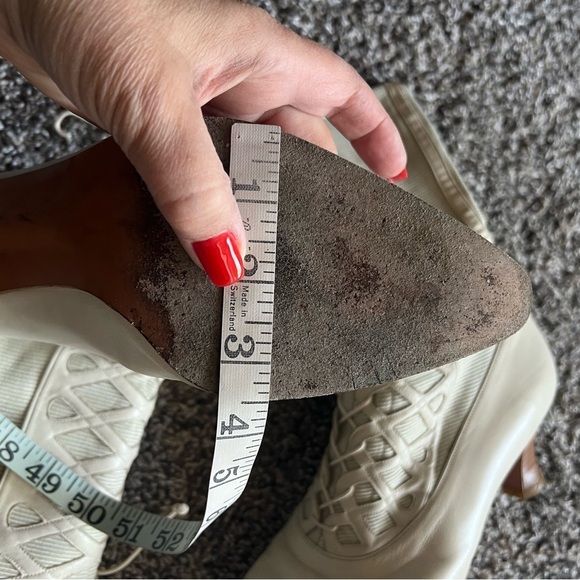 Stuart Weitzman Vintage leather booties, cream, 2.5”kitten heel, size 10 narrow - Picture 12 of 13